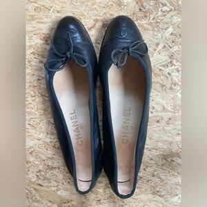 Chanel black leather monogram ballet flats
